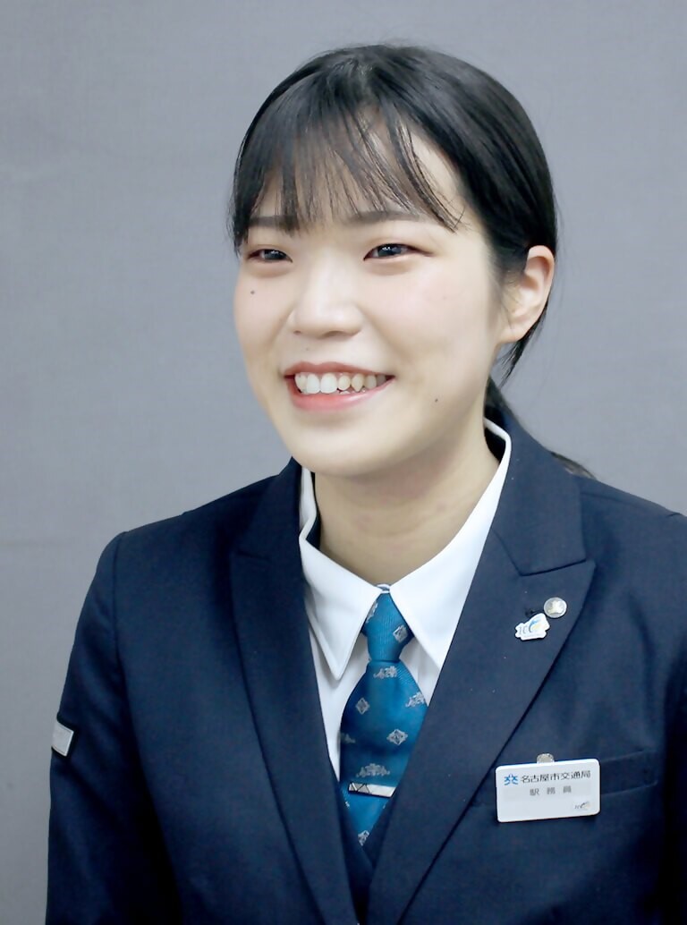 駅務員の写真、仕事内容・魅力