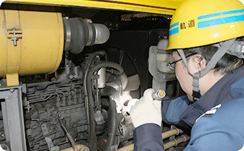 車庫内作業の様子