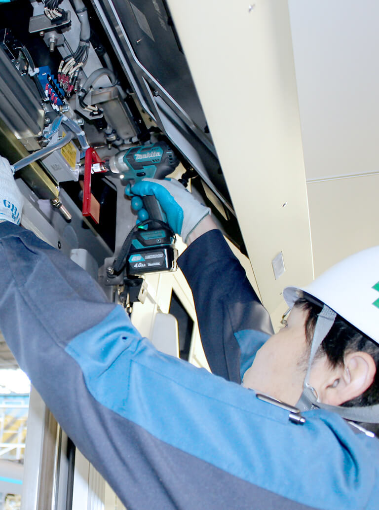 技術員(電車車両工場)の写真、仕事内容・魅力