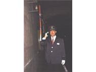 非常電話通話中の係員