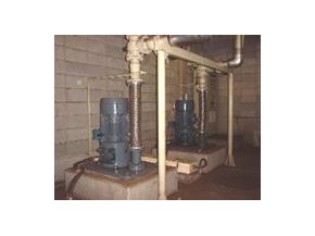 ポンプ施設の立軸形ポンプの写真