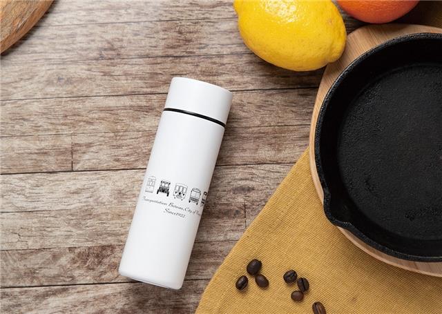 ステンレスミニボトルの画像です。新旧車両のデザインです。