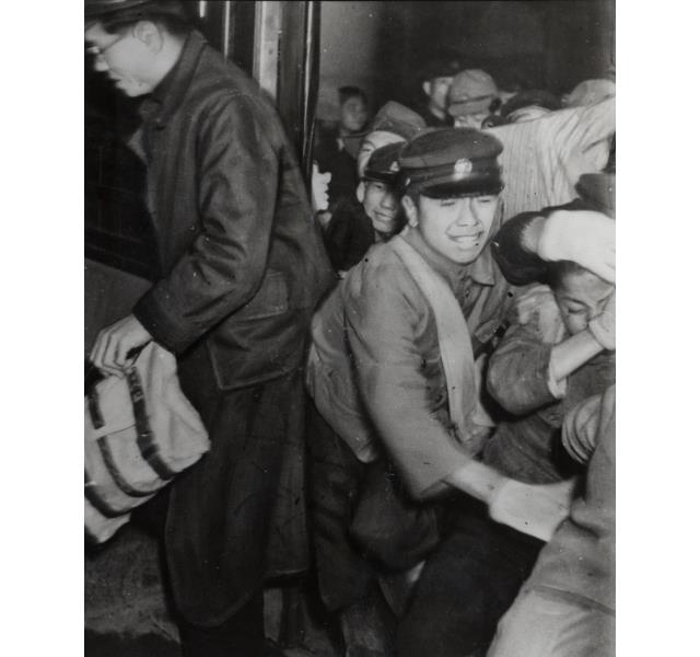 混雑する電車 ⓒ中日新聞社