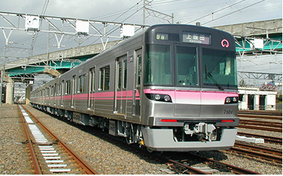 7000形