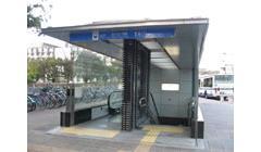 地下鉄出入り口画像