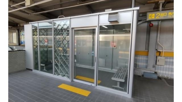 本郷駅の待合室の写真